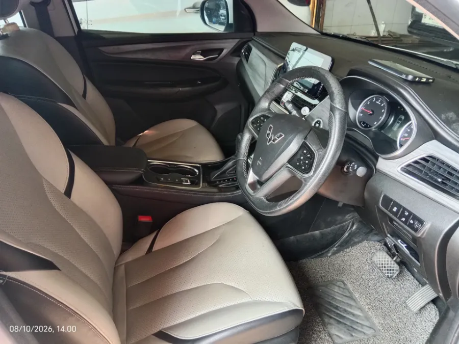 Foto Mobil Bekas Kabin Depan Wuling Cortez 1.5 L T Lux tahun 2019